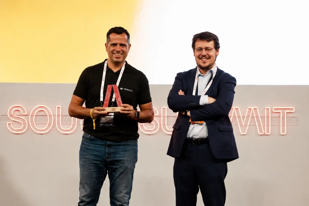 WiseCX ganó en South Summit Madrid 2026: Enterprise Solutions y Startup Más Escalable 2 cabrera de wise cx recibe un premio 2256579 1 1